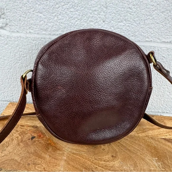 Portland Leather Goods Circle Crossbody Bag – Pebbled Leather Brown - Picture 6 of 16